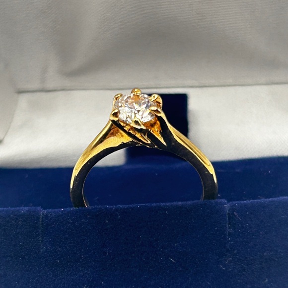 Vintage Cubic Zirconia Solitaire Diamond Womens Ring Sz 7 Gold Finish - Picture 3 of 6